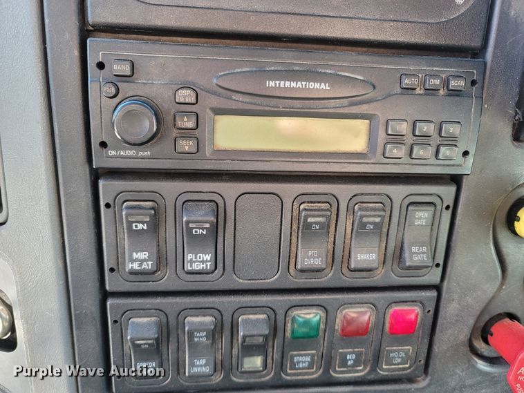 image for item JU9814 2005 International 7400  Crew Cab dump truck