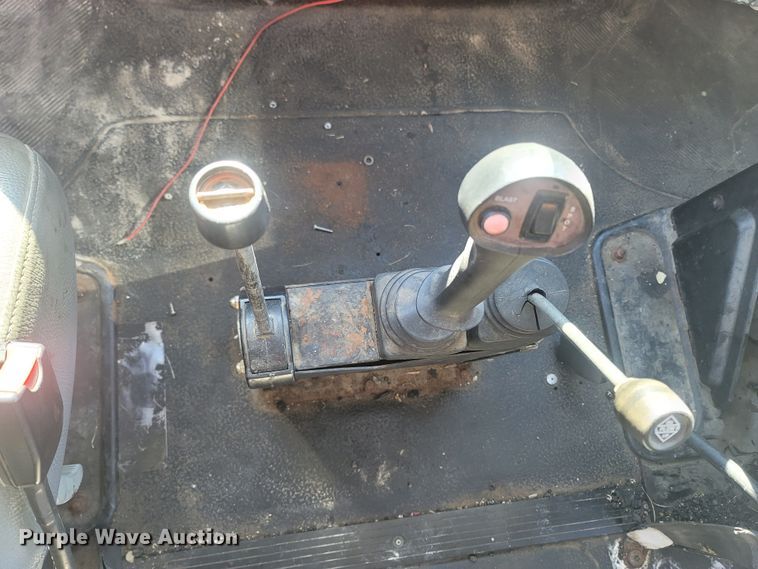 image for item JU9814 2005 International 7400  Crew Cab dump truck