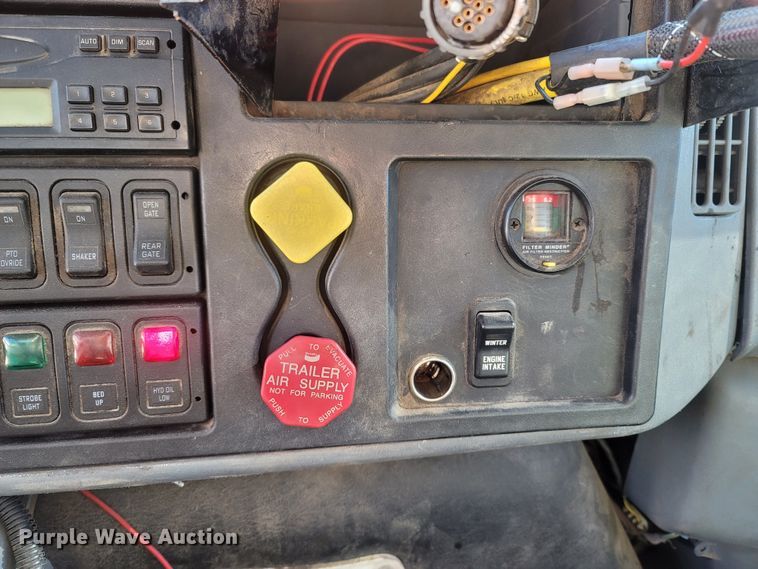 image for item JU9814 2005 International 7400  Crew Cab dump truck