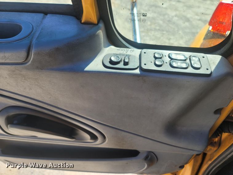 image for item JU9814 2005 International 7400  Crew Cab dump truck