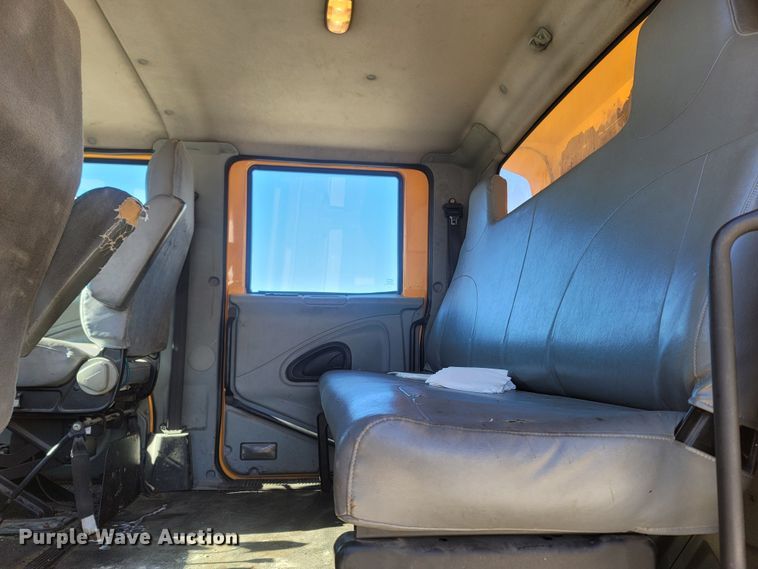 image for item JU9814 2005 International 7400  Crew Cab dump truck