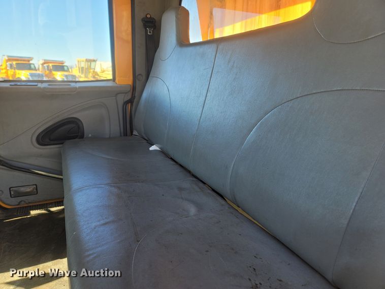 image for item JU9814 2005 International 7400  Crew Cab dump truck