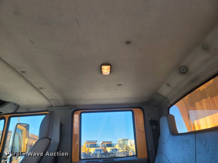 image for item JU9814 2005 International 7400  Crew Cab dump truck