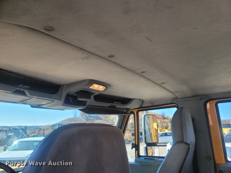 image for item JU9814 2005 International 7400  Crew Cab dump truck