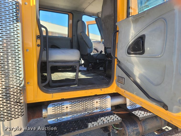 image for item JU9814 2005 International 7400  Crew Cab dump truck