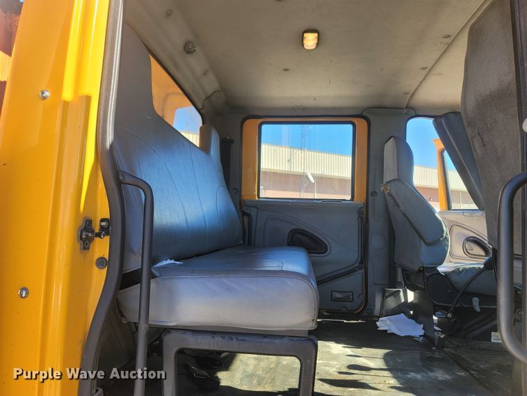 image for item JU9814 2005 International 7400  Crew Cab dump truck