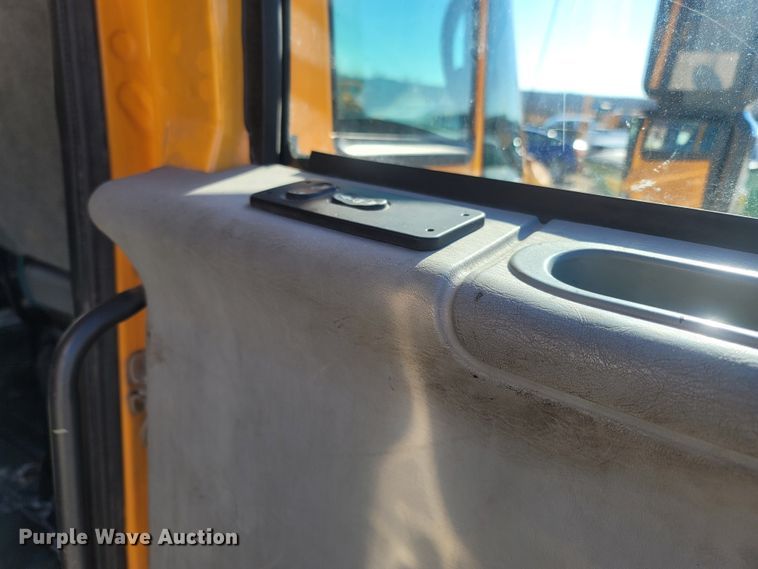 image for item JU9814 2005 International 7400  Crew Cab dump truck