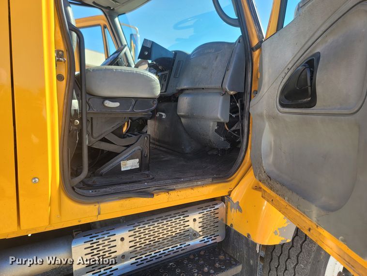 image for item JU9814 2005 International 7400  Crew Cab dump truck