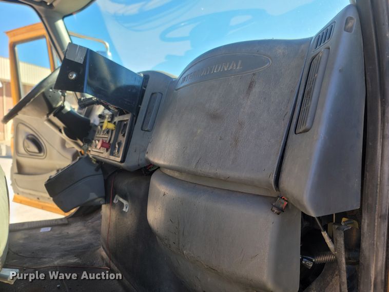 image for item JU9814 2005 International 7400  Crew Cab dump truck