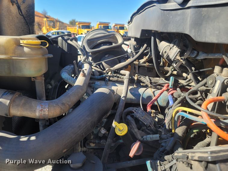 image for item JU9814 2005 International 7400  Crew Cab dump truck