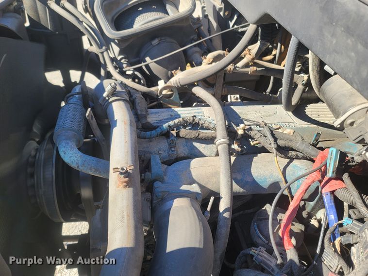 image for item JU9814 2005 International 7400  Crew Cab dump truck