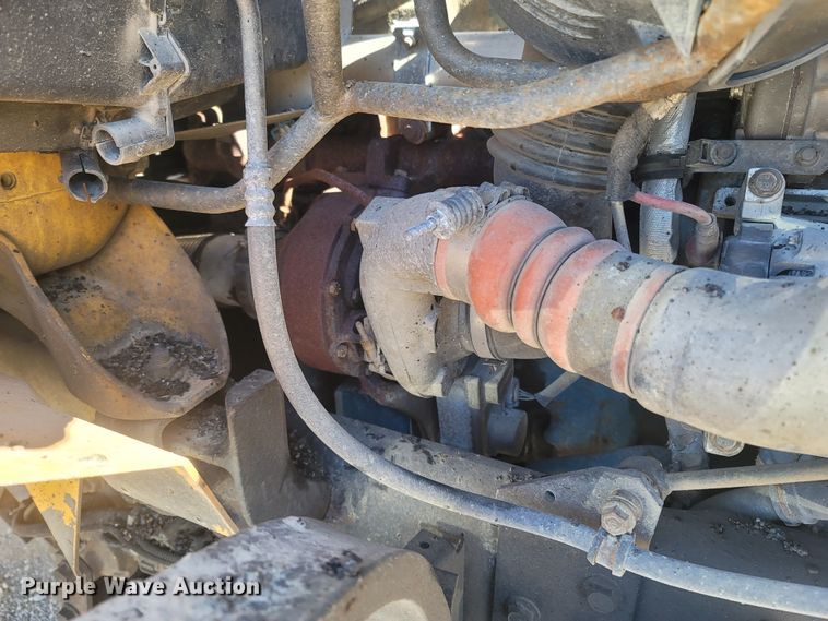 image for item JU9814 2005 International 7400  Crew Cab dump truck