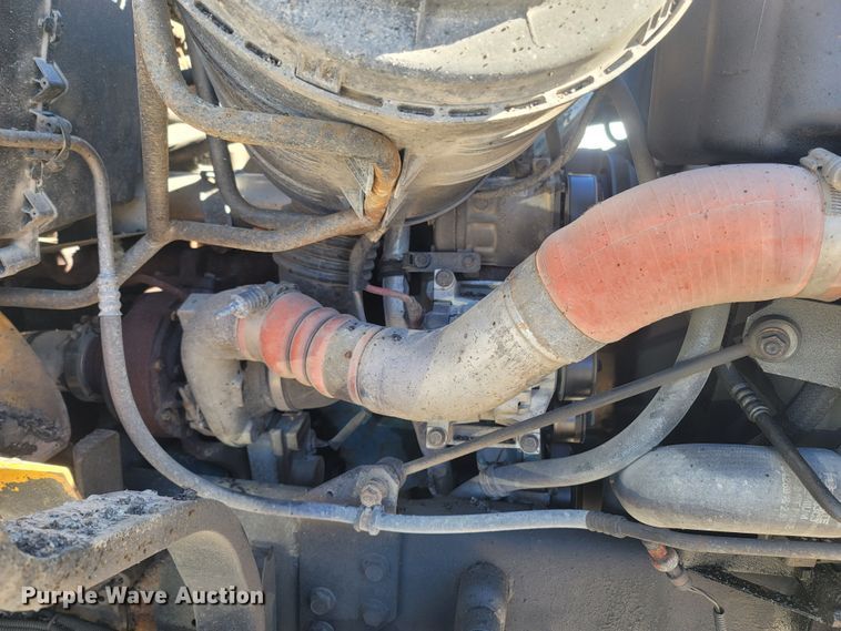 image for item JU9814 2005 International 7400  Crew Cab dump truck