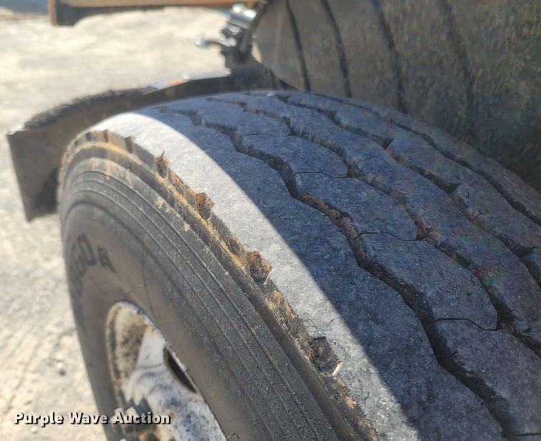 image for item JU9814 2005 International 7400  Crew Cab dump truck