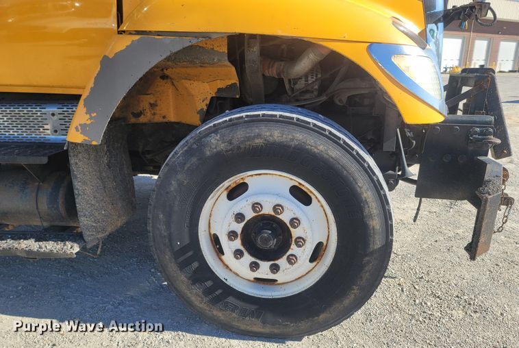 image for item JU9814 2005 International 7400  Crew Cab dump truck