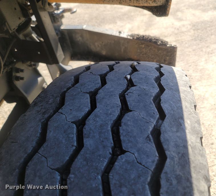 image for item JU9814 2005 International 7400  Crew Cab dump truck