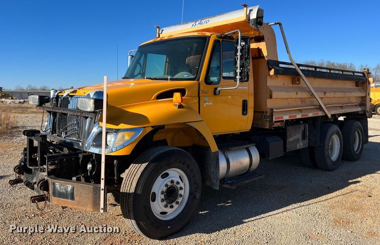 image for item JU9823 2006 International 7400  dump truck