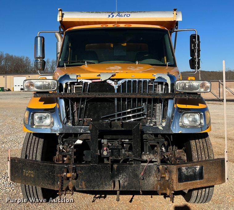 image for item JU9823 2006 International 7400  dump truck