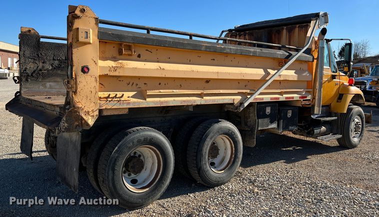 image for item JU9823 2006 International 7400  dump truck