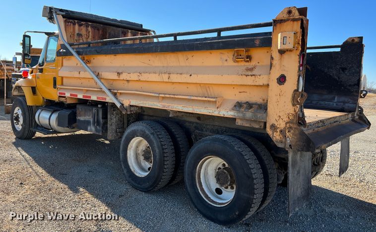 image for item JU9823 2006 International 7400  dump truck