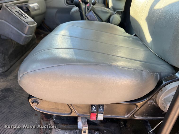 image for item JU9823 2006 International 7400  dump truck