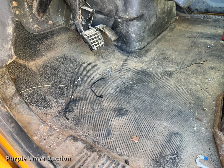 image for item JU9823 2006 International 7400  dump truck