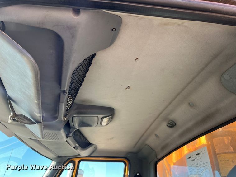 image for item JU9823 2006 International 7400  dump truck