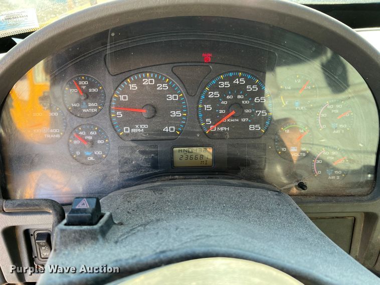 image for item JU9823 2006 International 7400  dump truck