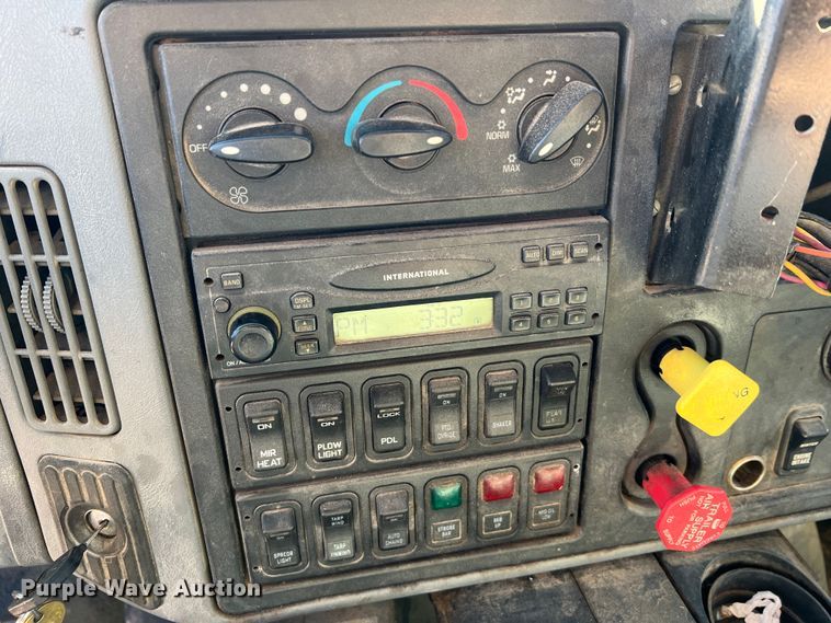 image for item JU9823 2006 International 7400  dump truck