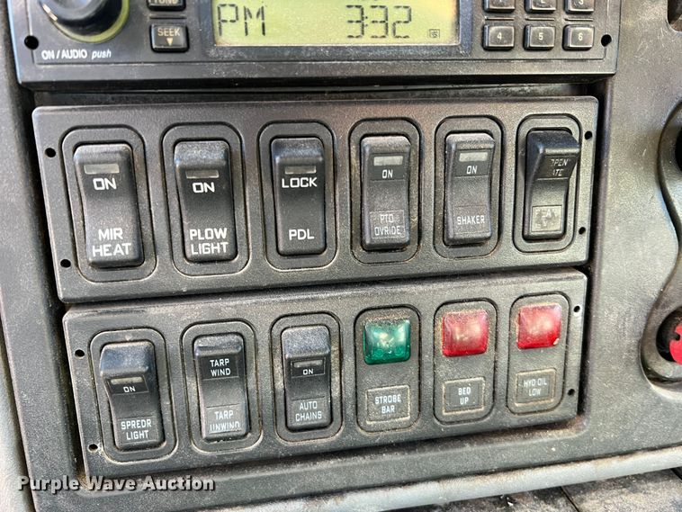 image for item JU9823 2006 International 7400  dump truck