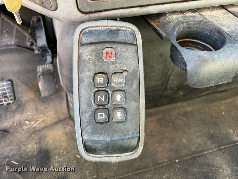 image for item JU9823 2006 International 7400  dump truck