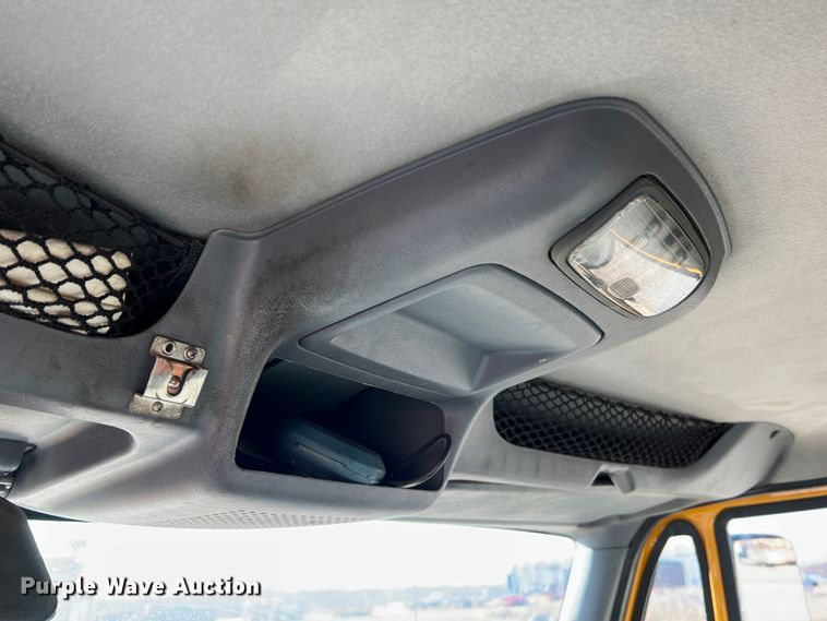 image for item JU9823 2006 International 7400  dump truck