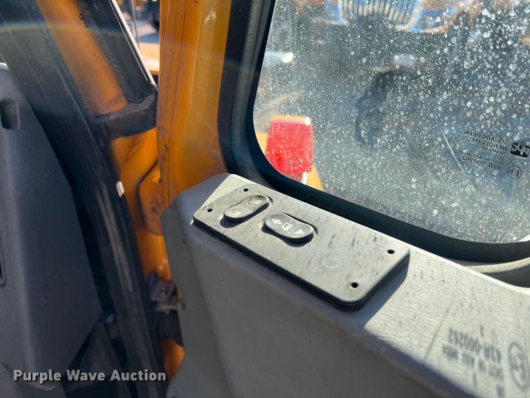 image for item JU9823 2006 International 7400  dump truck