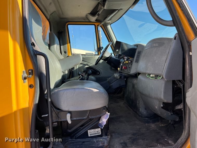 image for item JU9823 2006 International 7400  dump truck