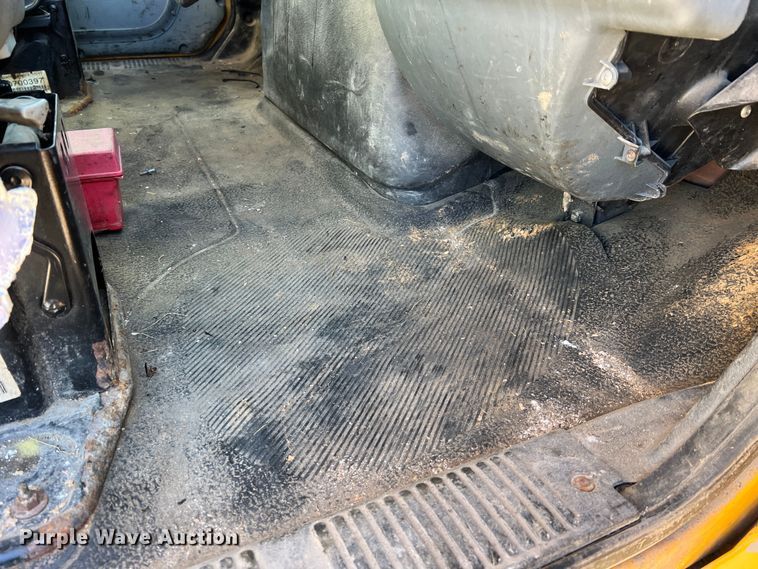 image for item JU9823 2006 International 7400  dump truck