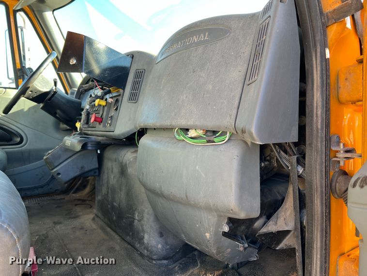 image for item JU9823 2006 International 7400  dump truck