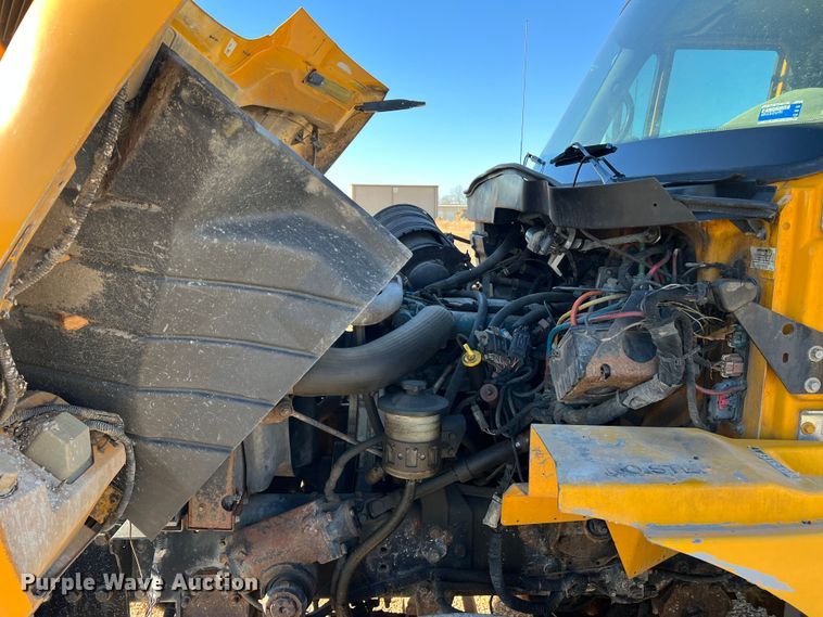 image for item JU9823 2006 International 7400  dump truck