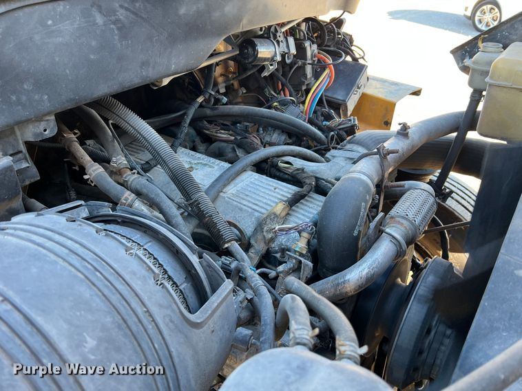 image for item JU9823 2006 International 7400  dump truck