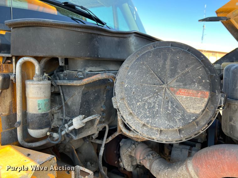 image for item JU9823 2006 International 7400  dump truck