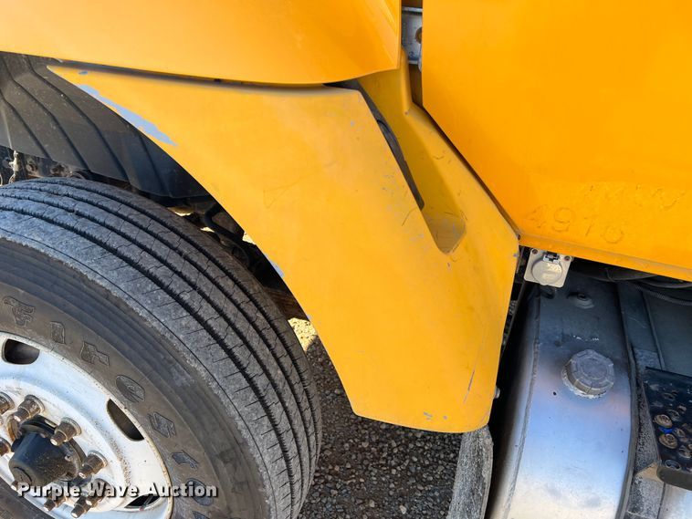 image for item JU9823 2006 International 7400  dump truck