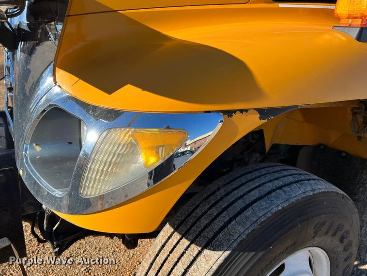 image for item JU9823 2006 International 7400  dump truck