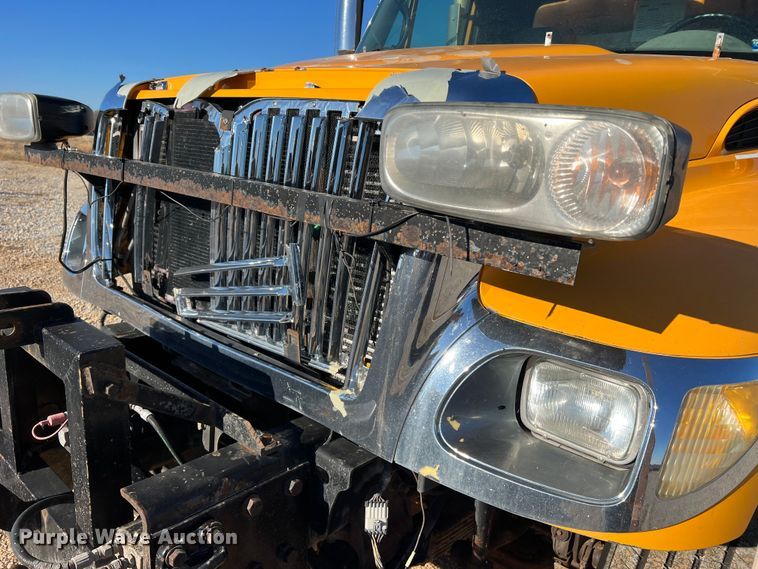 image for item JU9823 2006 International 7400  dump truck