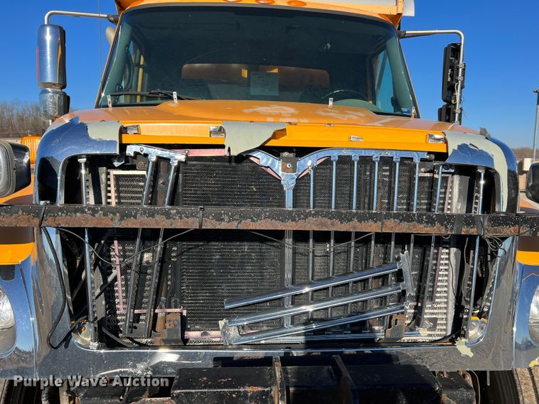 image for item JU9823 2006 International 7400  dump truck