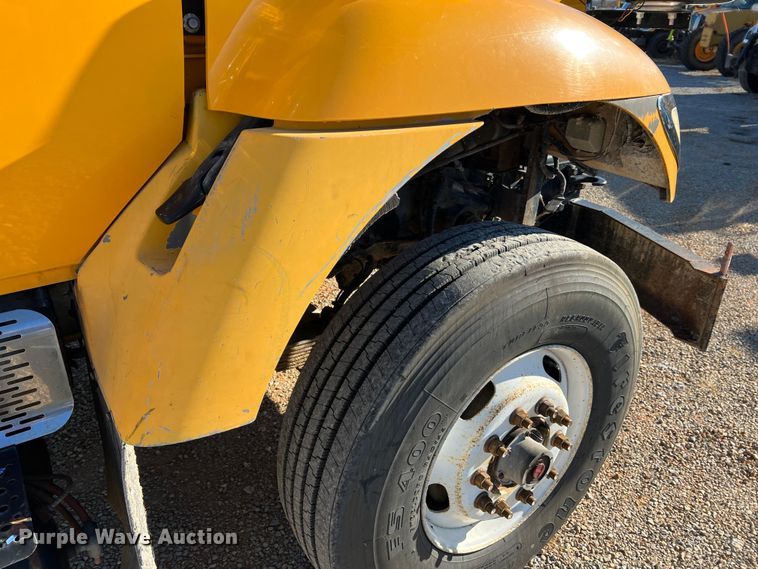 image for item JU9823 2006 International 7400  dump truck