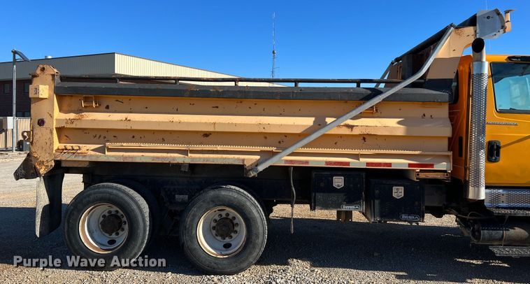 image for item JU9823 2006 International 7400  dump truck