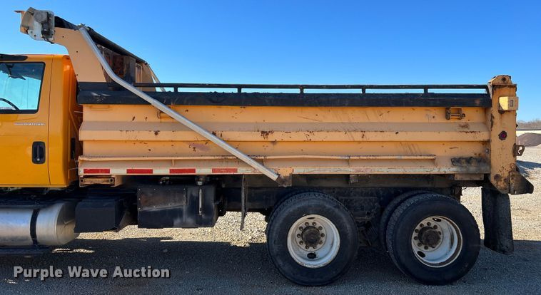 image for item JU9823 2006 International 7400  dump truck