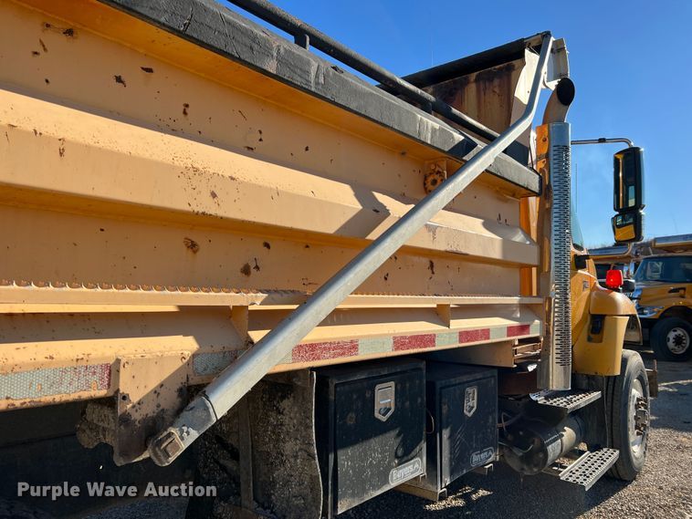 image for item JU9823 2006 International 7400  dump truck