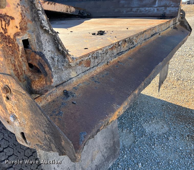 image for item JU9823 2006 International 7400  dump truck