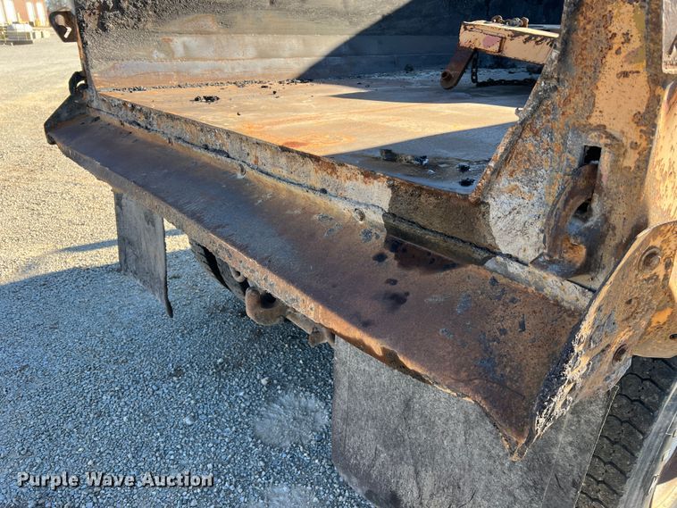 image for item JU9823 2006 International 7400  dump truck