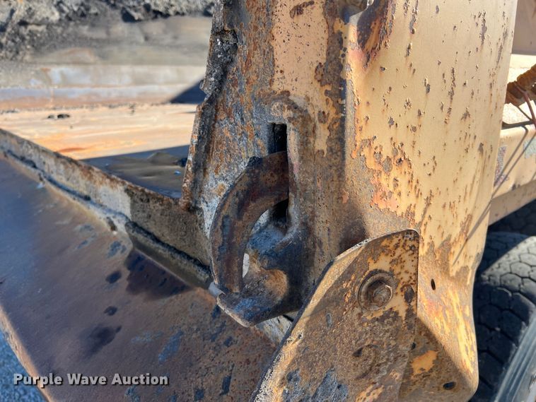 image for item JU9823 2006 International 7400  dump truck